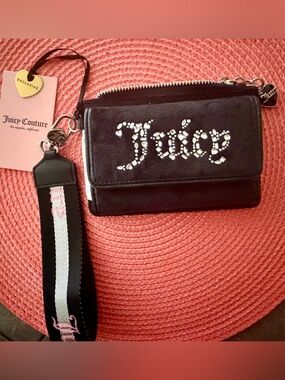 NWT Juicy Couture All That Glitters Black Wristlet